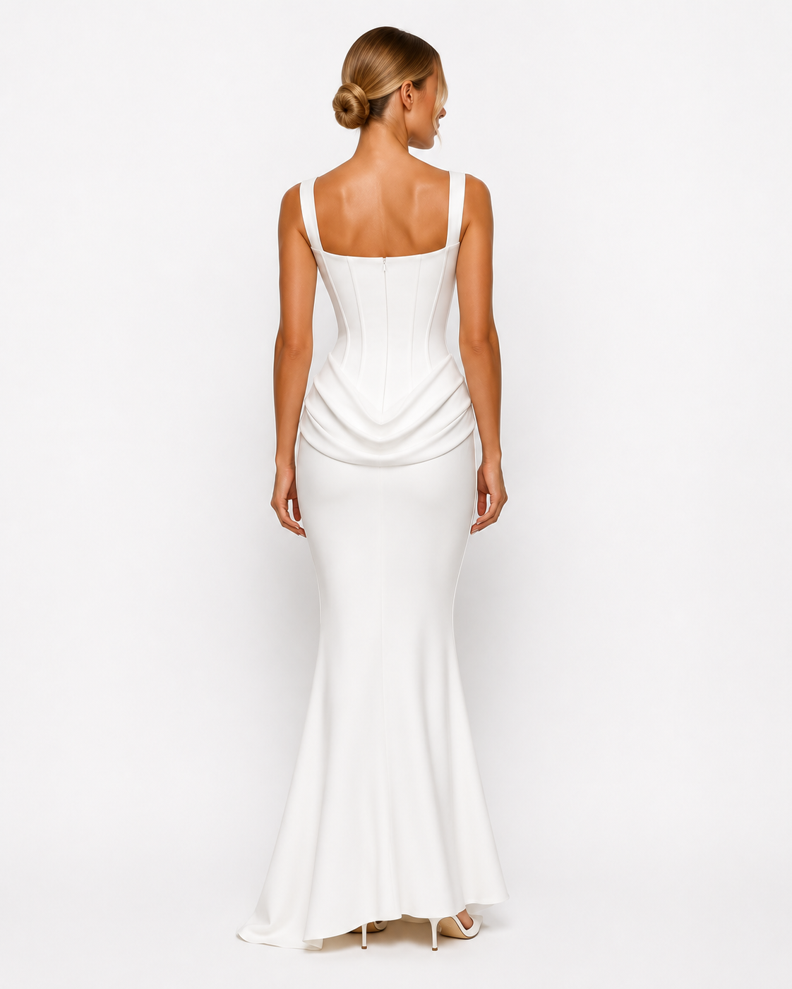 Èze-Bord Drapiertes Satin-Abendkleid
