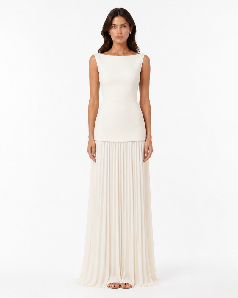 Éze Pleated Set on model